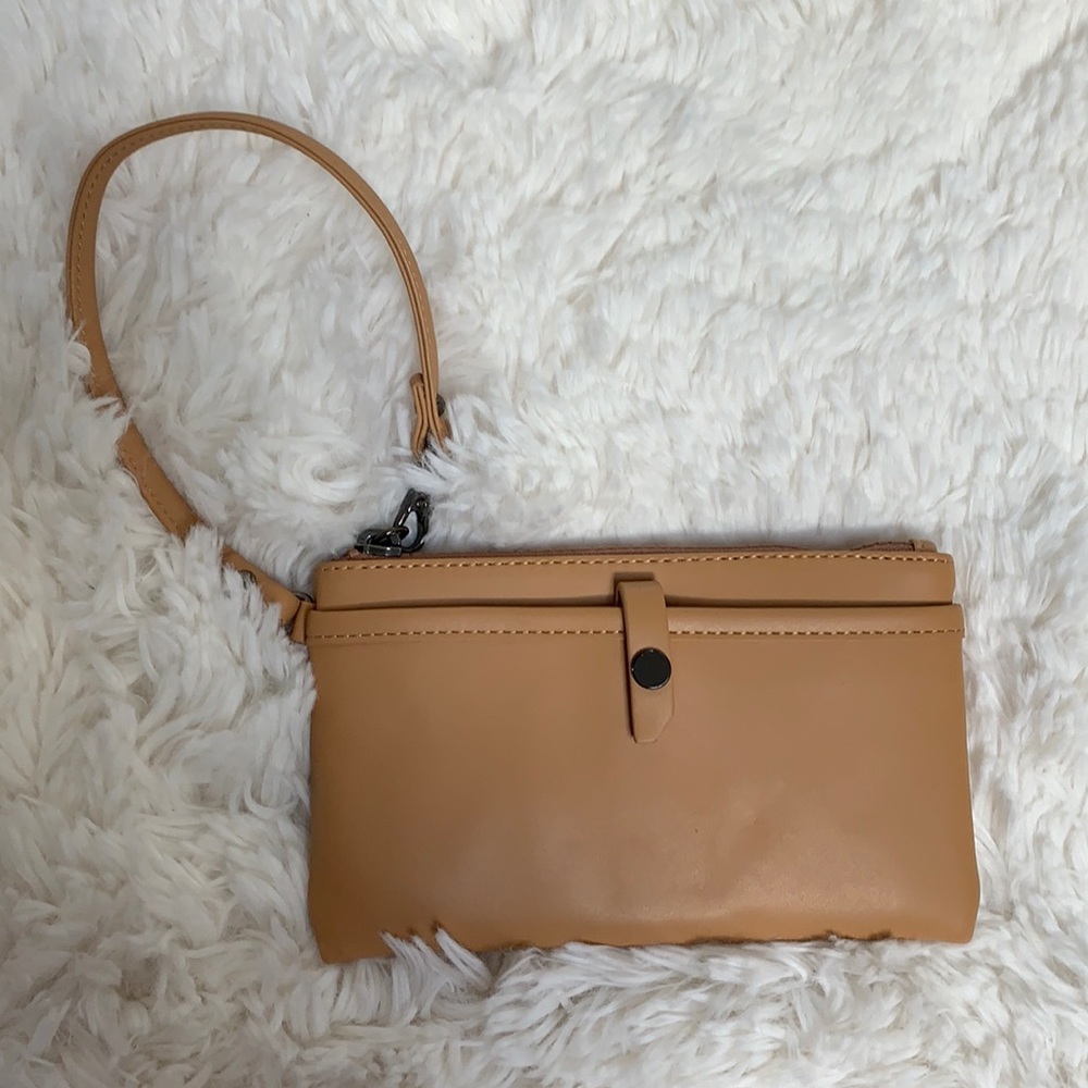 Sherpani Wristlet